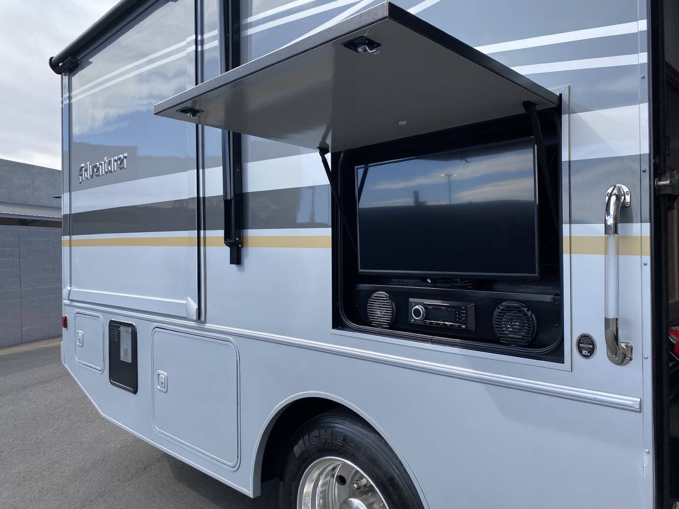 A photo of this 2020 Winnebago ADVENTURER 33C