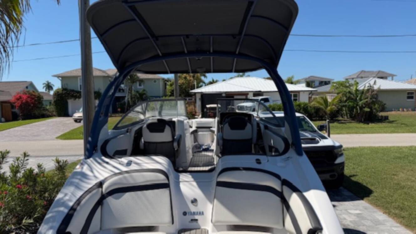 A photo of this 2020 Yamaha 242 Limited S E-Series