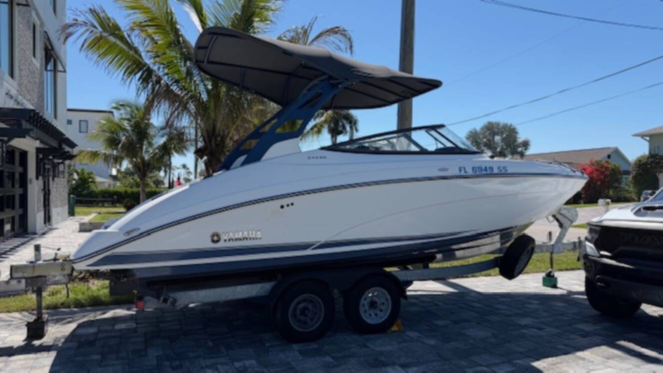A photo of this 2020 Yamaha 242 Limited S E-Series