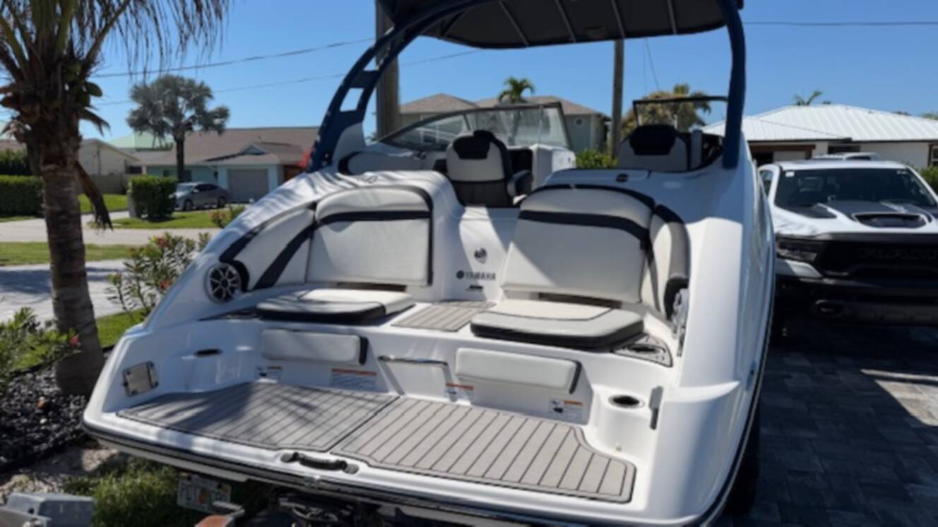 A photo of this 2020 Yamaha 242 Limited S E-Series