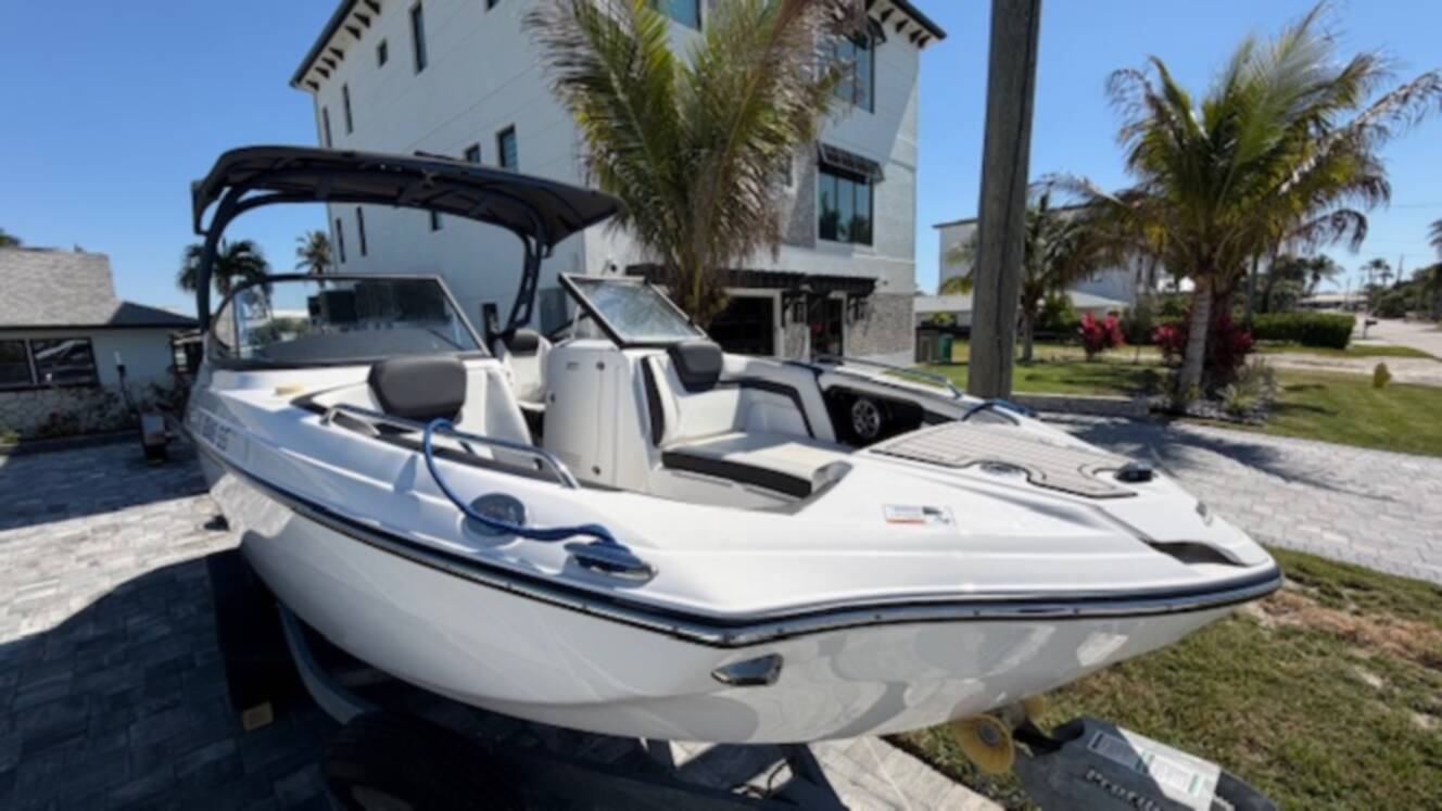 A photo of this 2020 Yamaha 242 Limited S E-Series