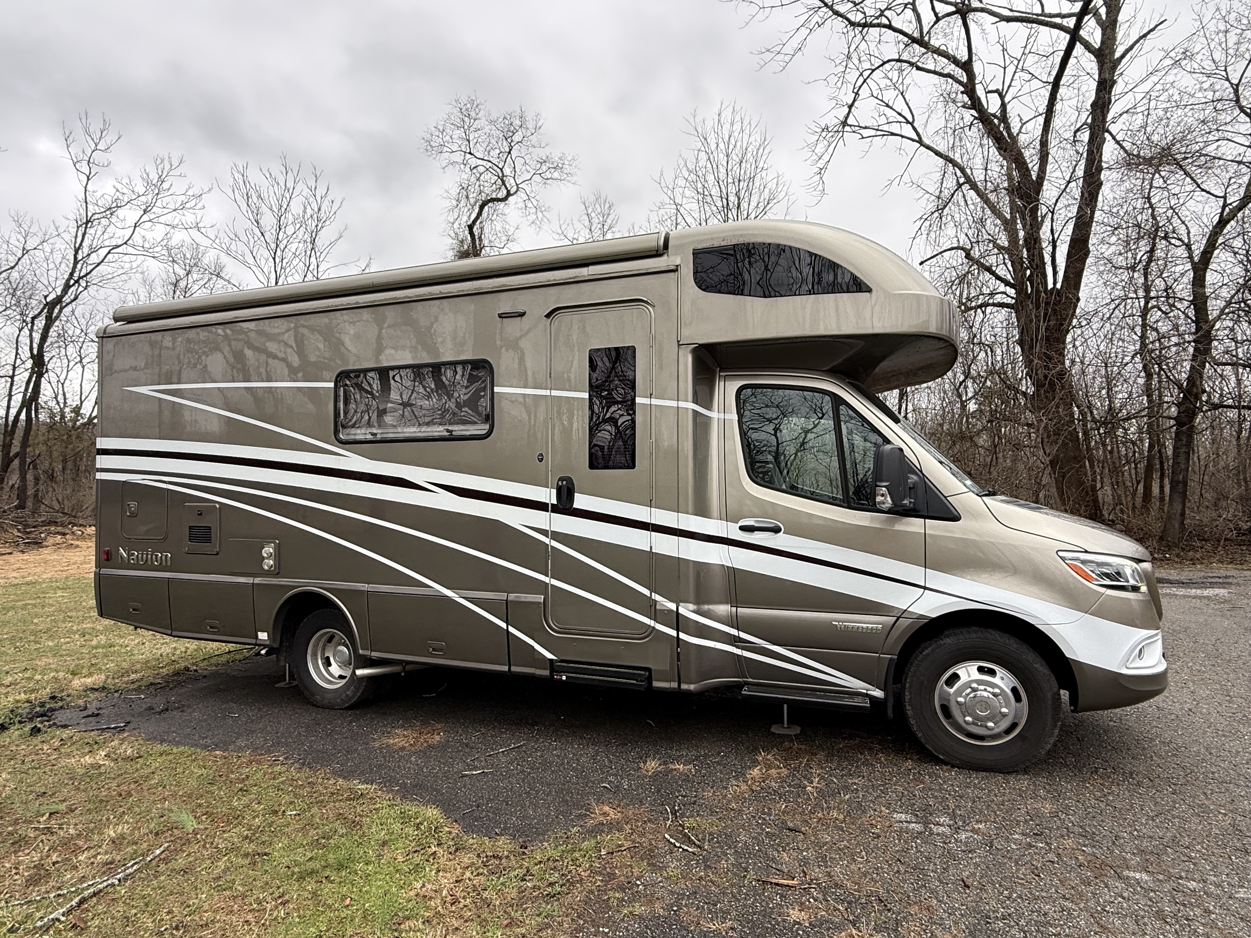 2021 Winnebago NAVION 24D RV