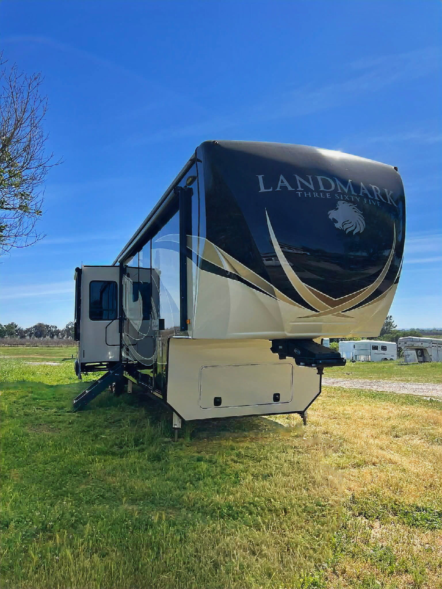 2018 Heartland LANDMARK 365 LM PHOENIX RV