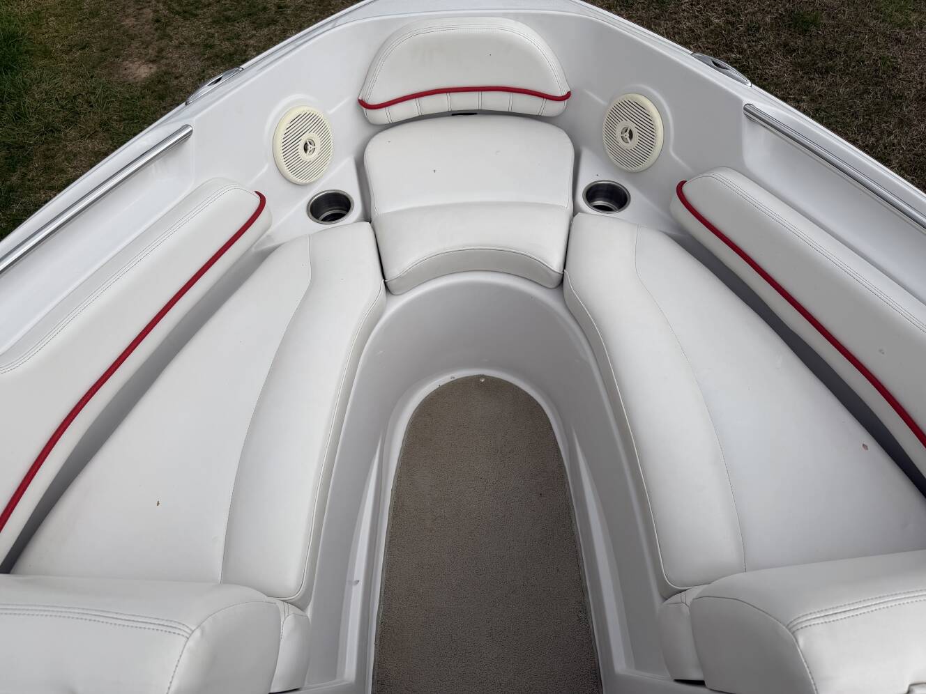 A photo of this 2010 Four Winns 200 Horizon
