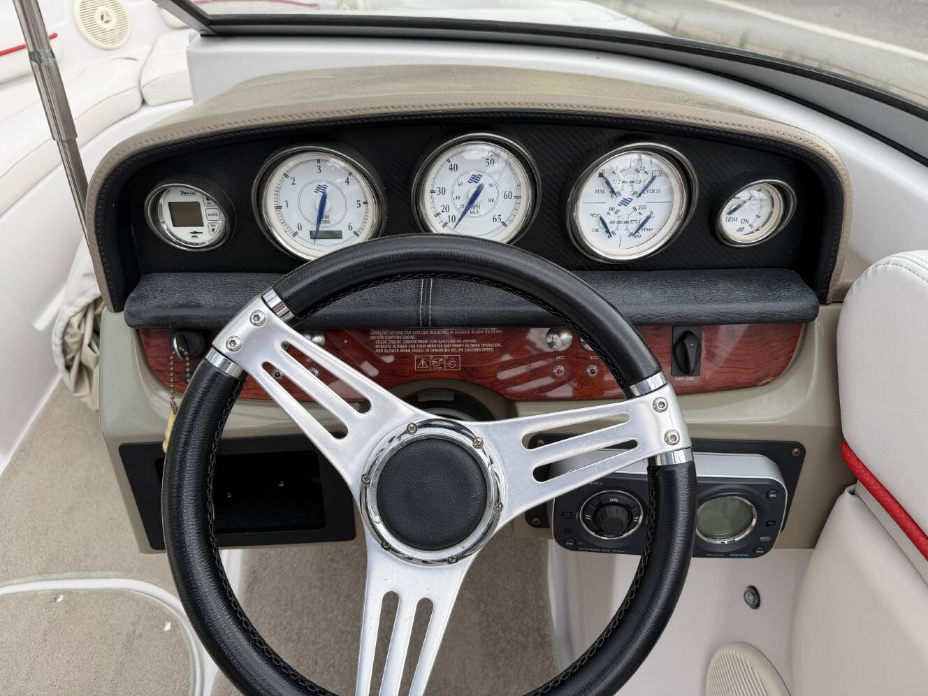 A photo of this 2010 Four Winns 200 Horizon