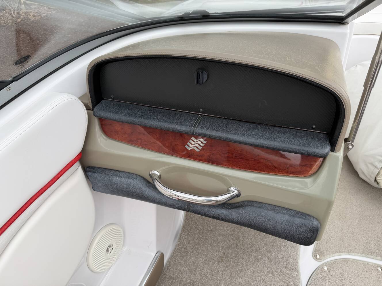 A photo of this 2010 Four Winns 200 Horizon