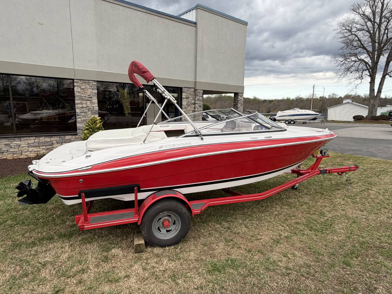 A photo of this 2010 Four Winns 200 Horizon