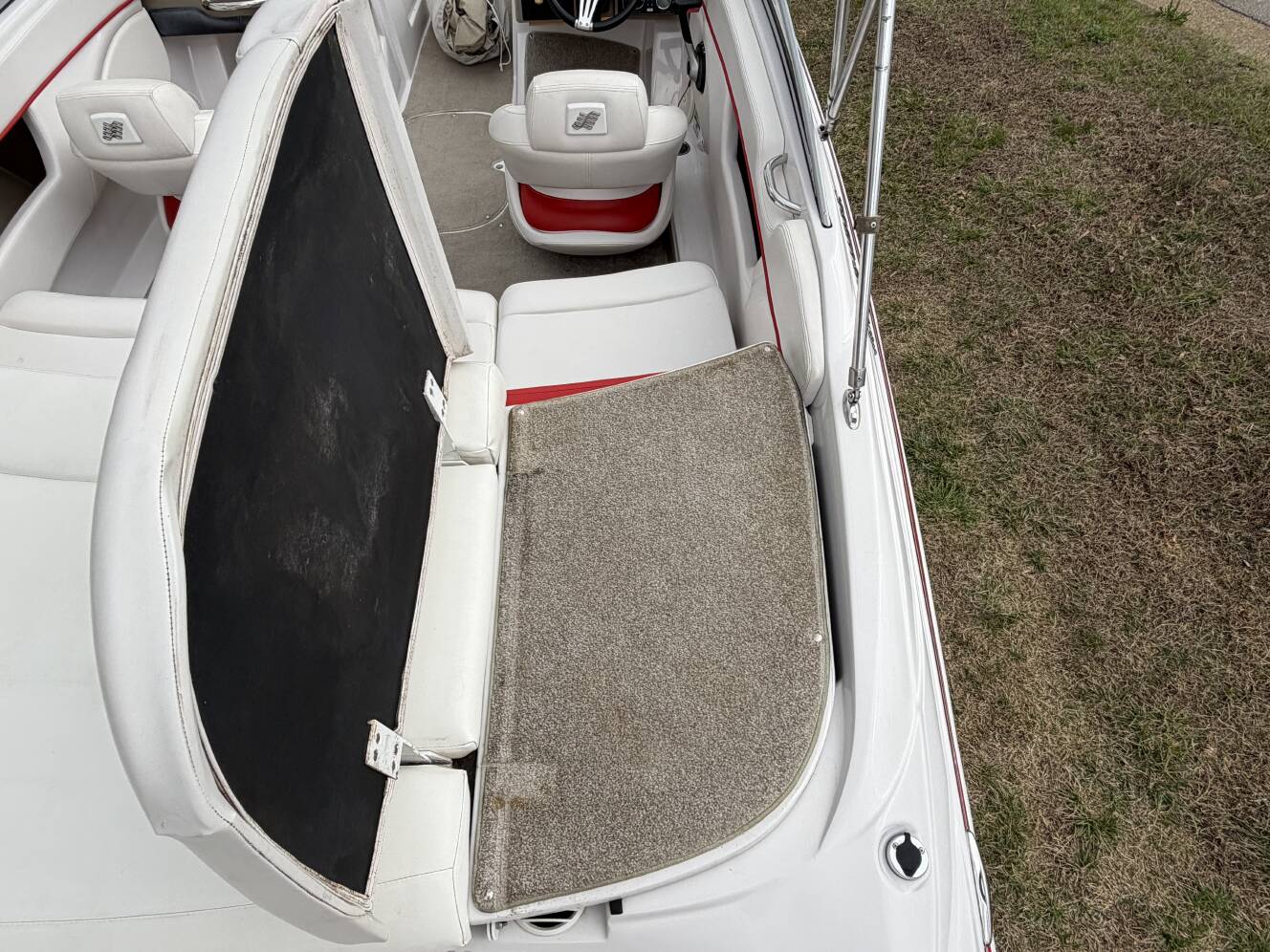 A photo of this 2010 Four Winns 200 Horizon