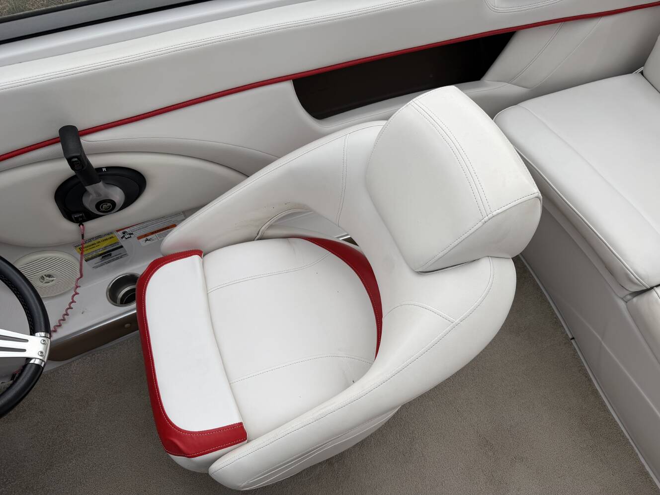 A photo of this 2010 Four Winns 200 Horizon