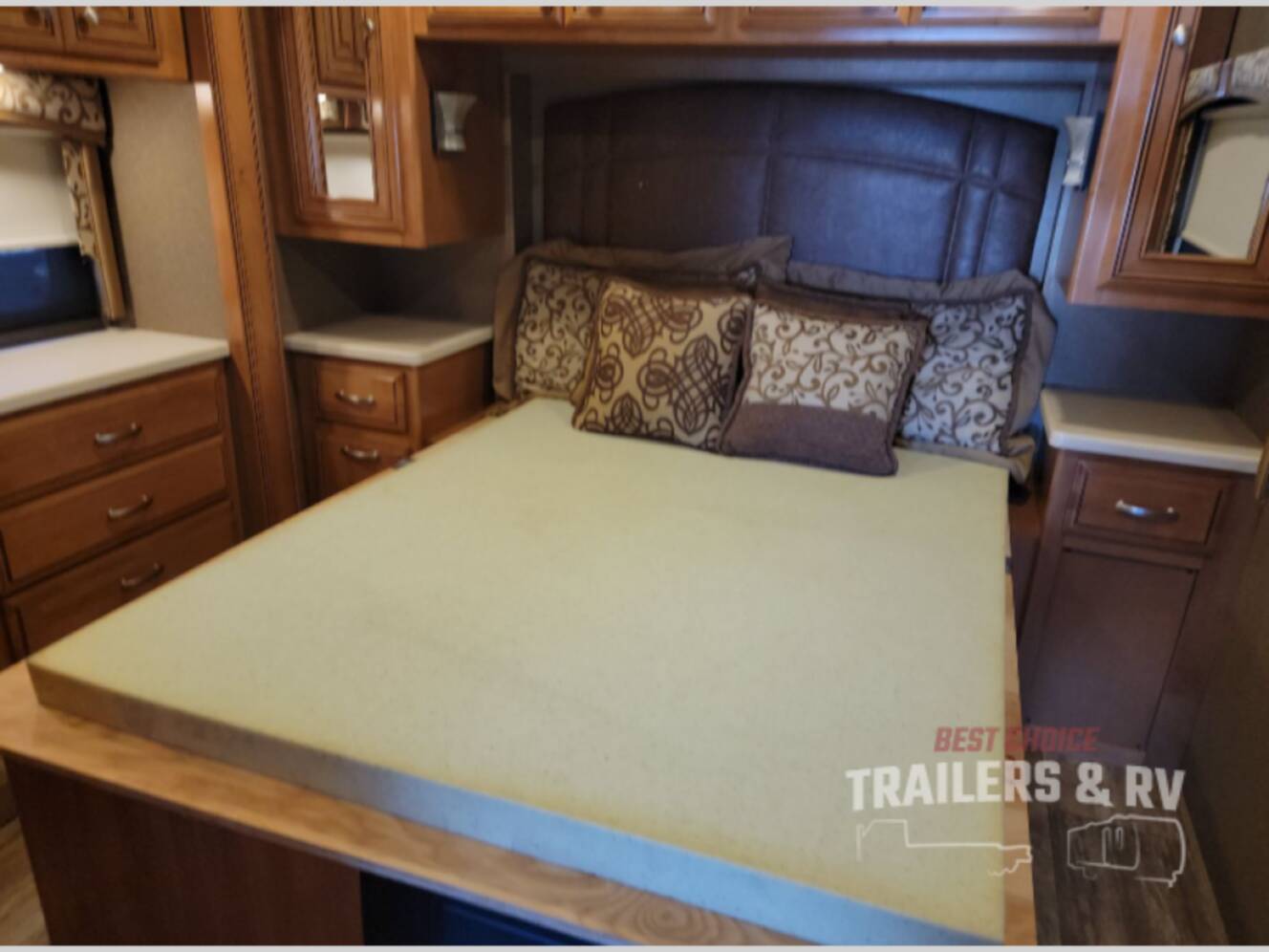 A photo of this 2016 Thor Motor Coach Palazzo 33.2