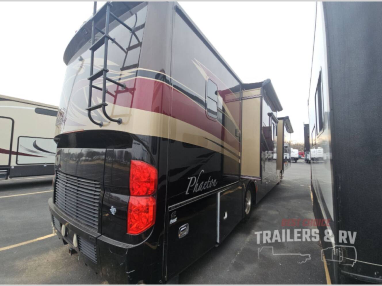 A photo of this 2014 Tiffin Motorhomes Phaeton 40 QBH