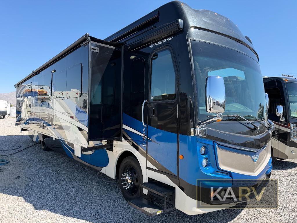 2017 Fleetwood Rv Discovery LXE 40G Class A Diesel Motorhome - Diesel Pusher RV