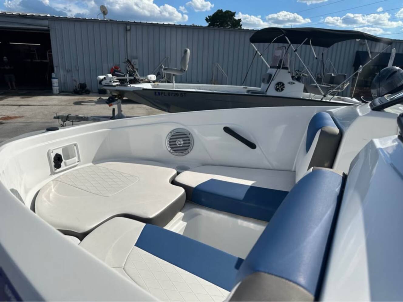 A photo of this 2023 Tahoe 185 S