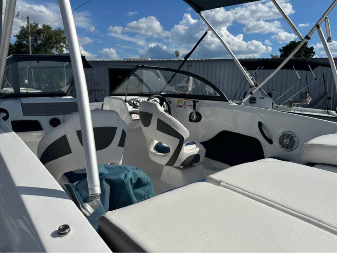 A photo of this 2023 Tahoe 185 S