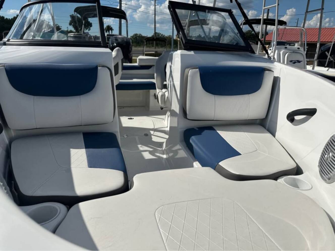 A photo of this 2023 Tahoe 185 S
