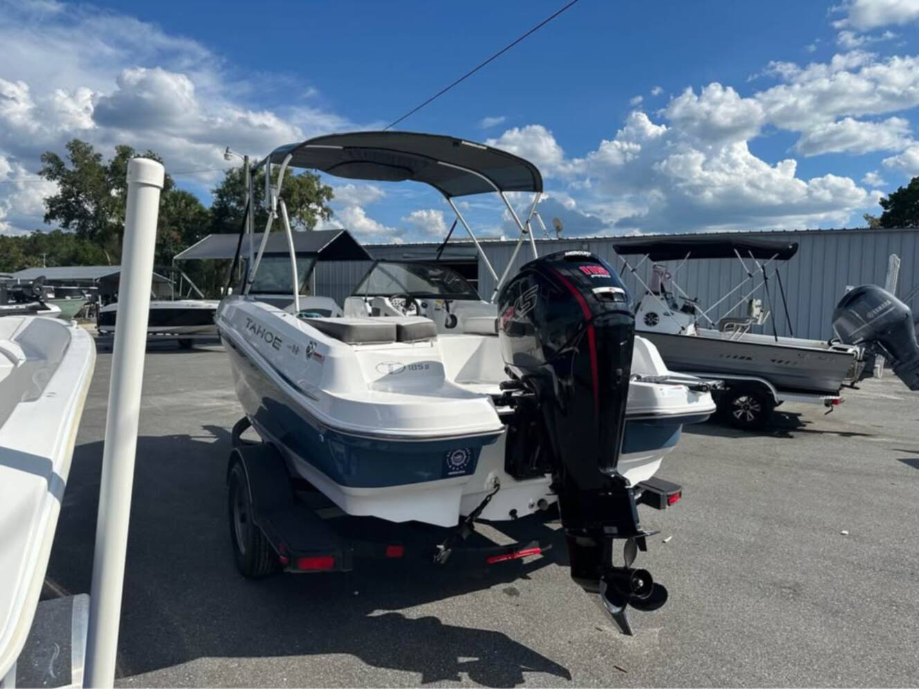 A photo of this 2023 Tahoe 185 S