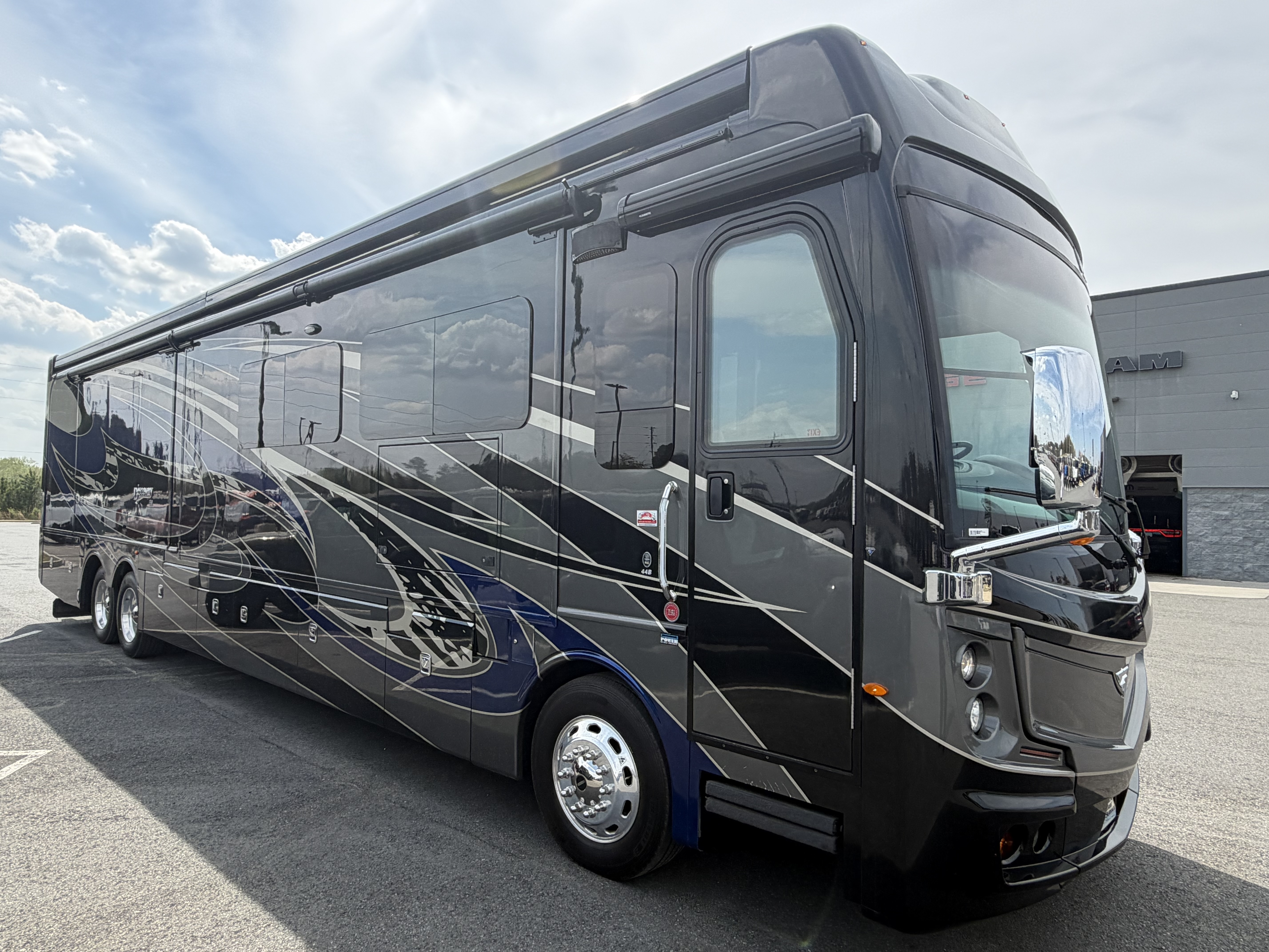 2019 Fleetwood DISCOVERY LXE 44B in forsyth GA