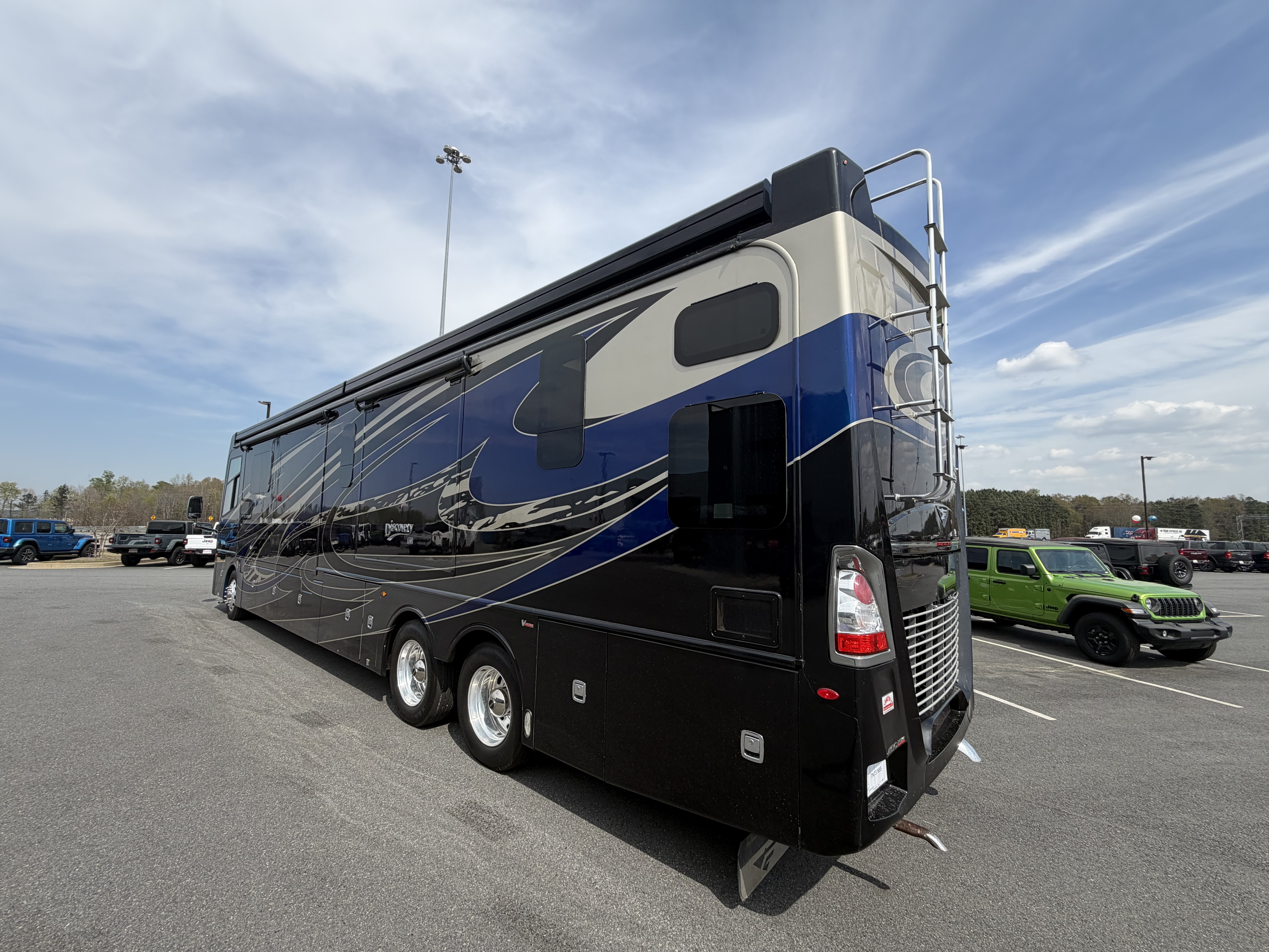 2019 Fleetwood DISCOVERY LXE 44B in forsyth GA