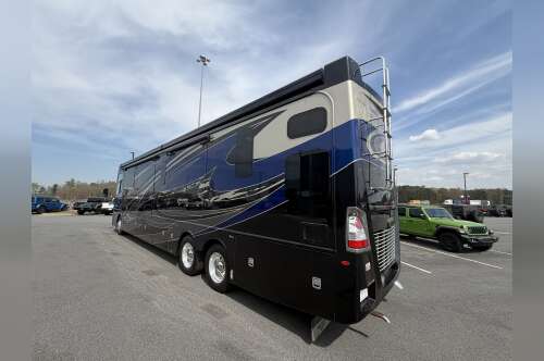 2019 Fleetwood DISCOVERY LXE 44B in forsyth GA
