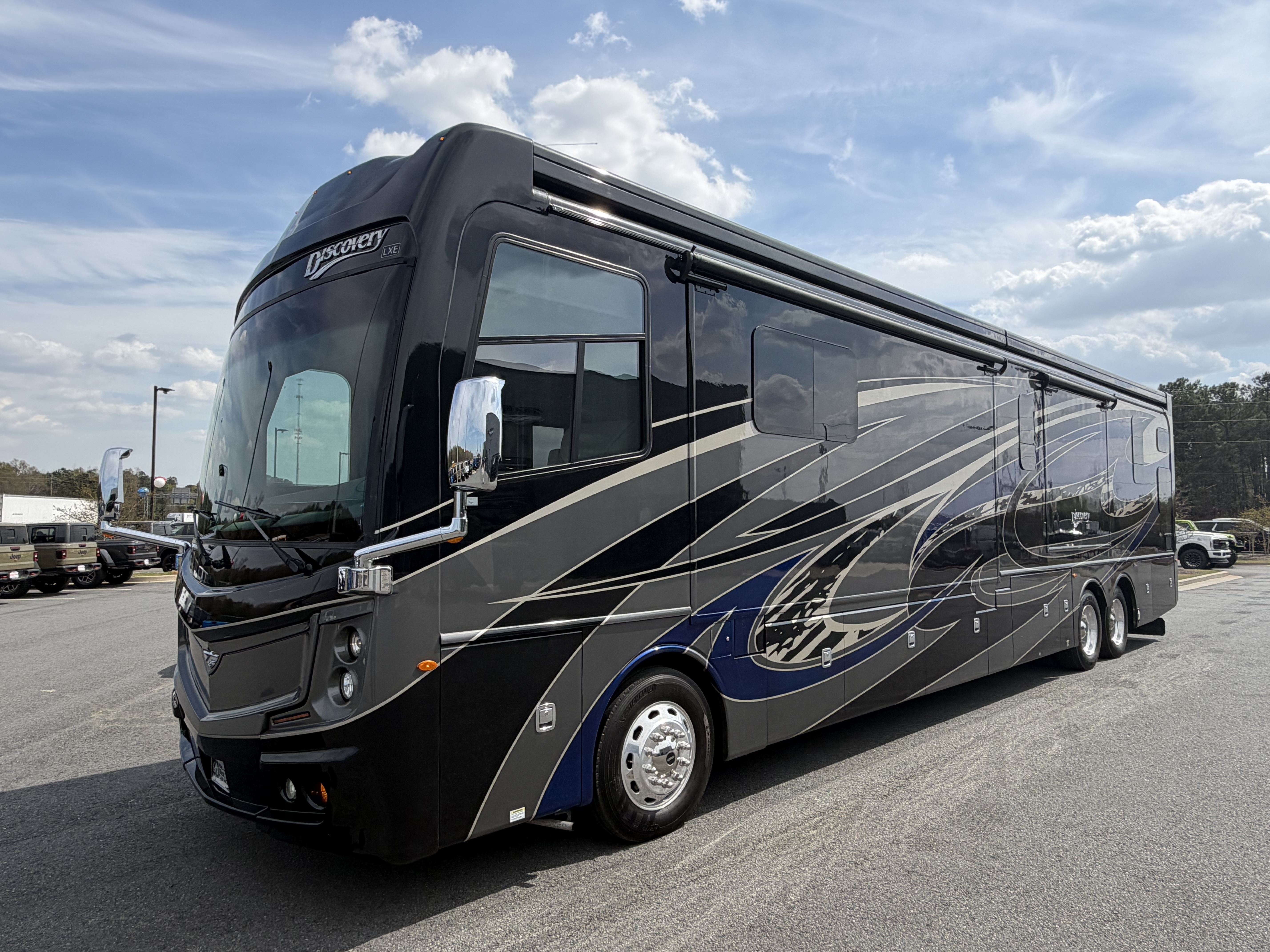 2019 Fleetwood DISCOVERY LXE 44B in forsyth GA
