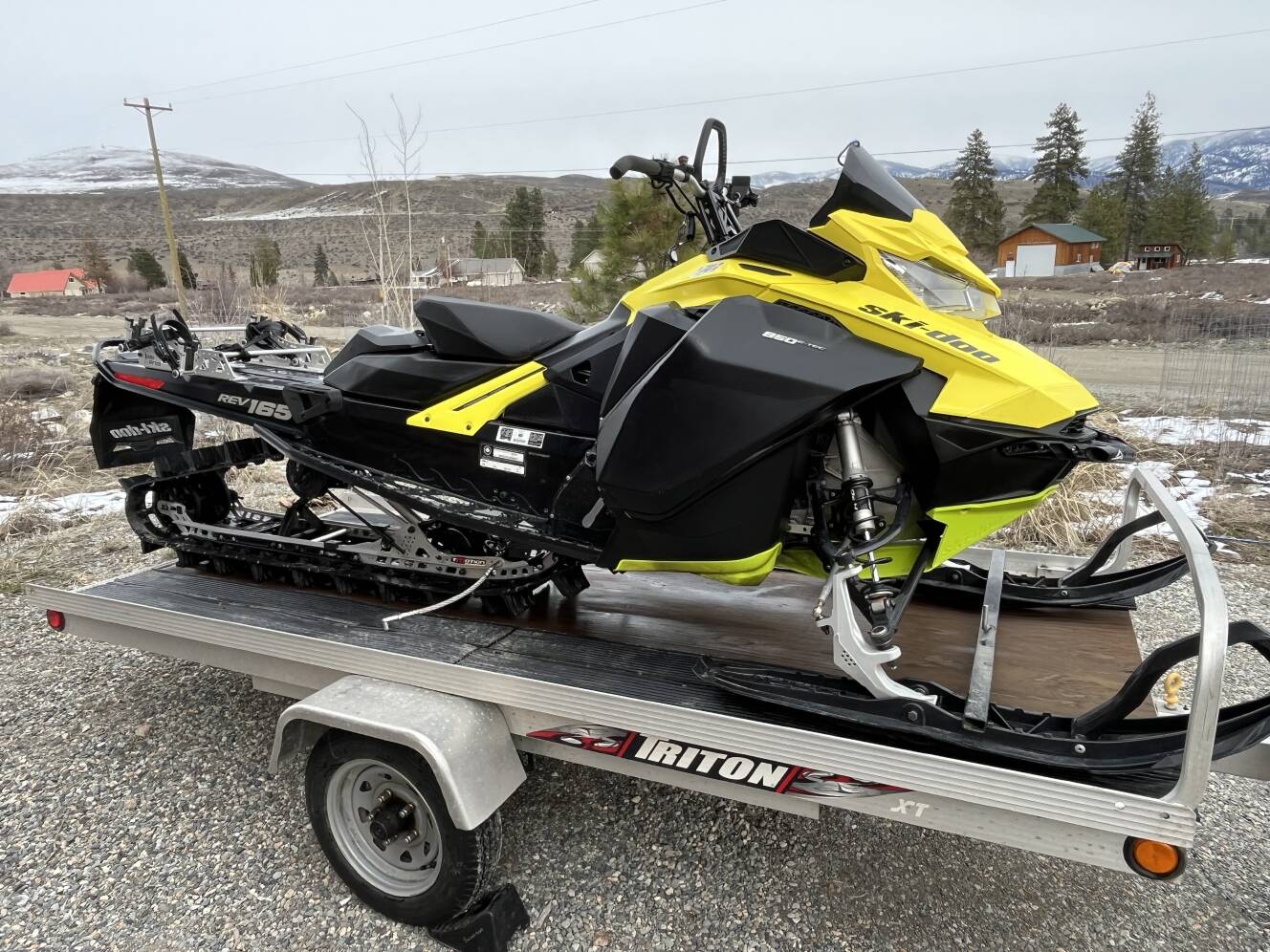 A photo of this 2017 Ski-Doo SUMMIT SP 850 E-TEC