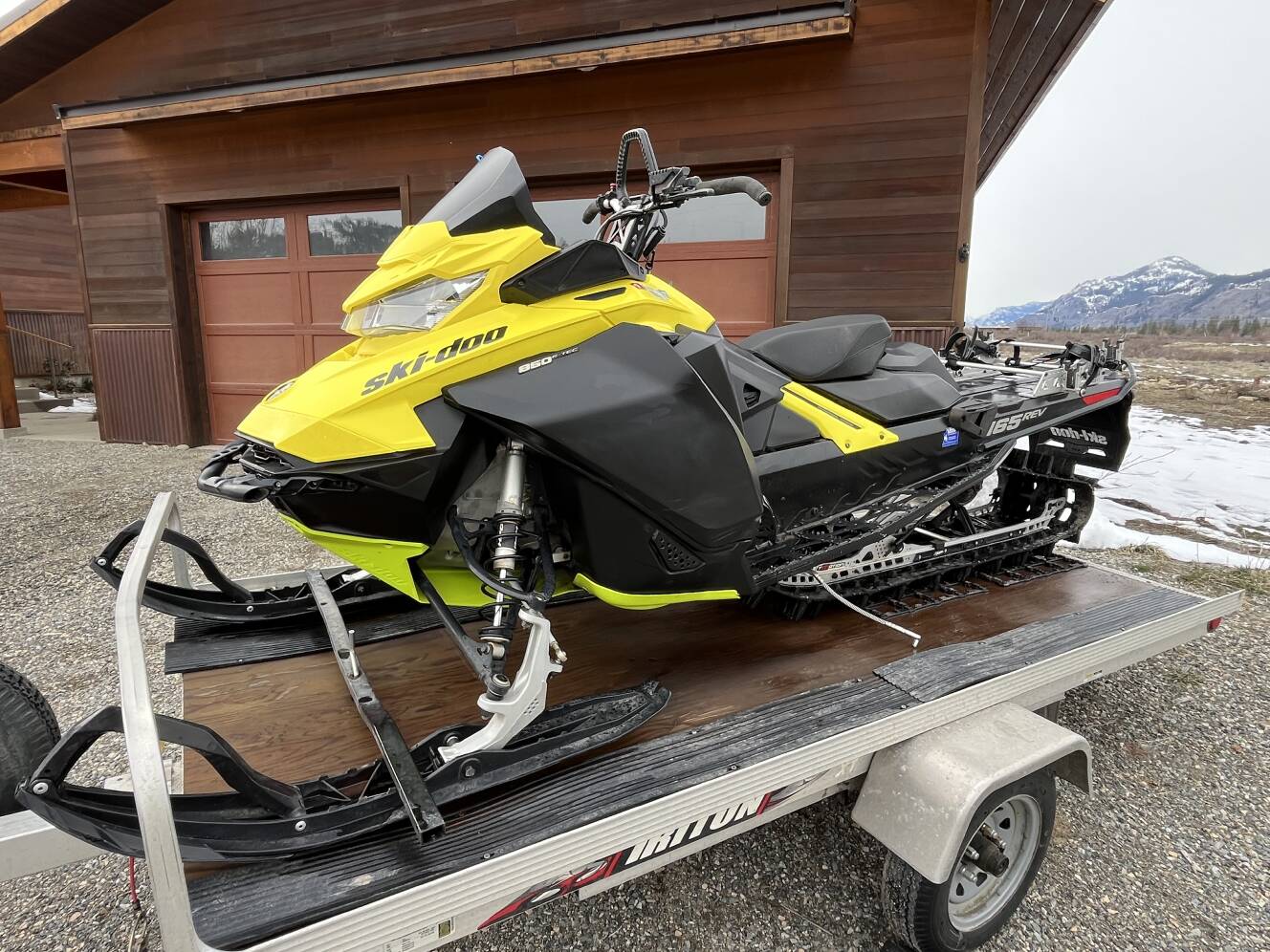 A photo of this 2017 Ski-Doo SUMMIT SP 850 E-TEC