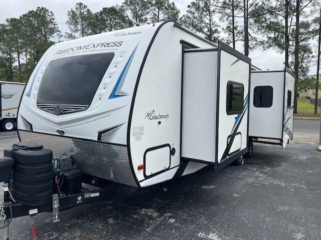 2020 Coachmen Freedom Express Liberty Edition 276RKDSLE in inverness FL