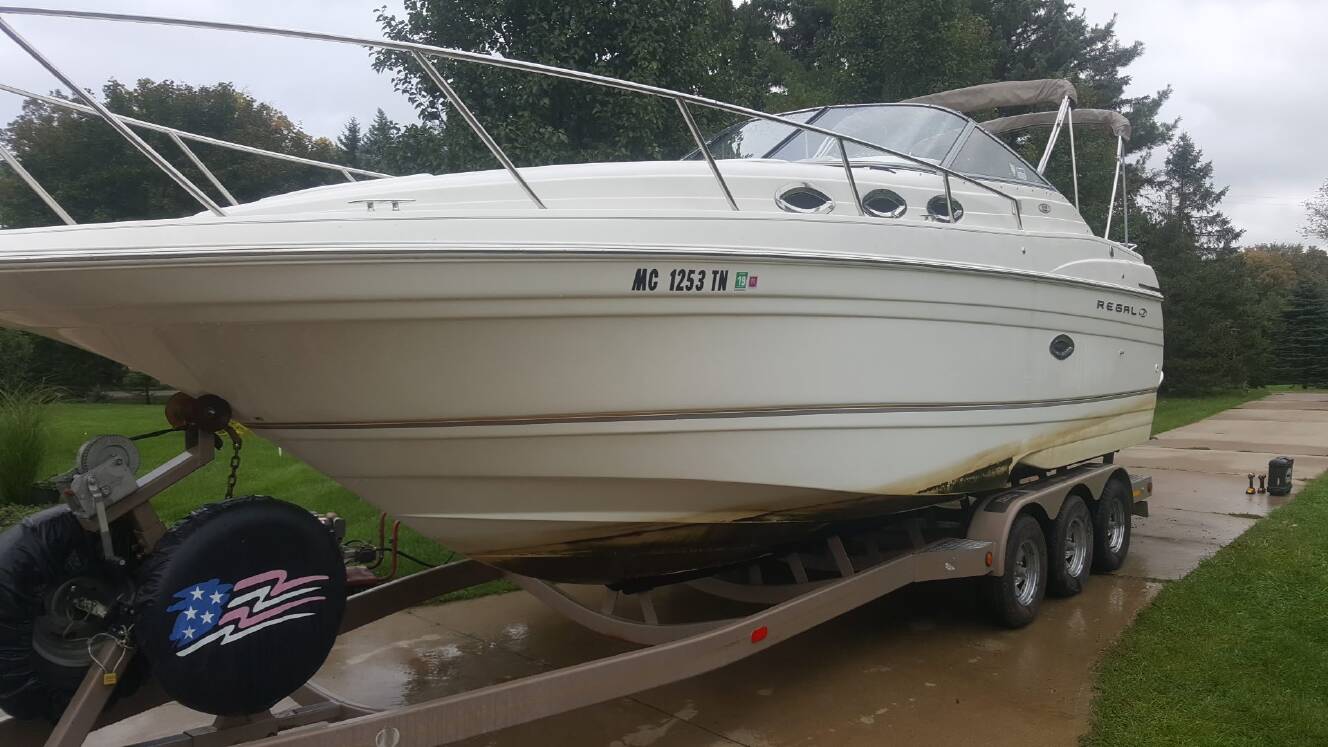 A photo of this 2002 Regal 2765 Commodore