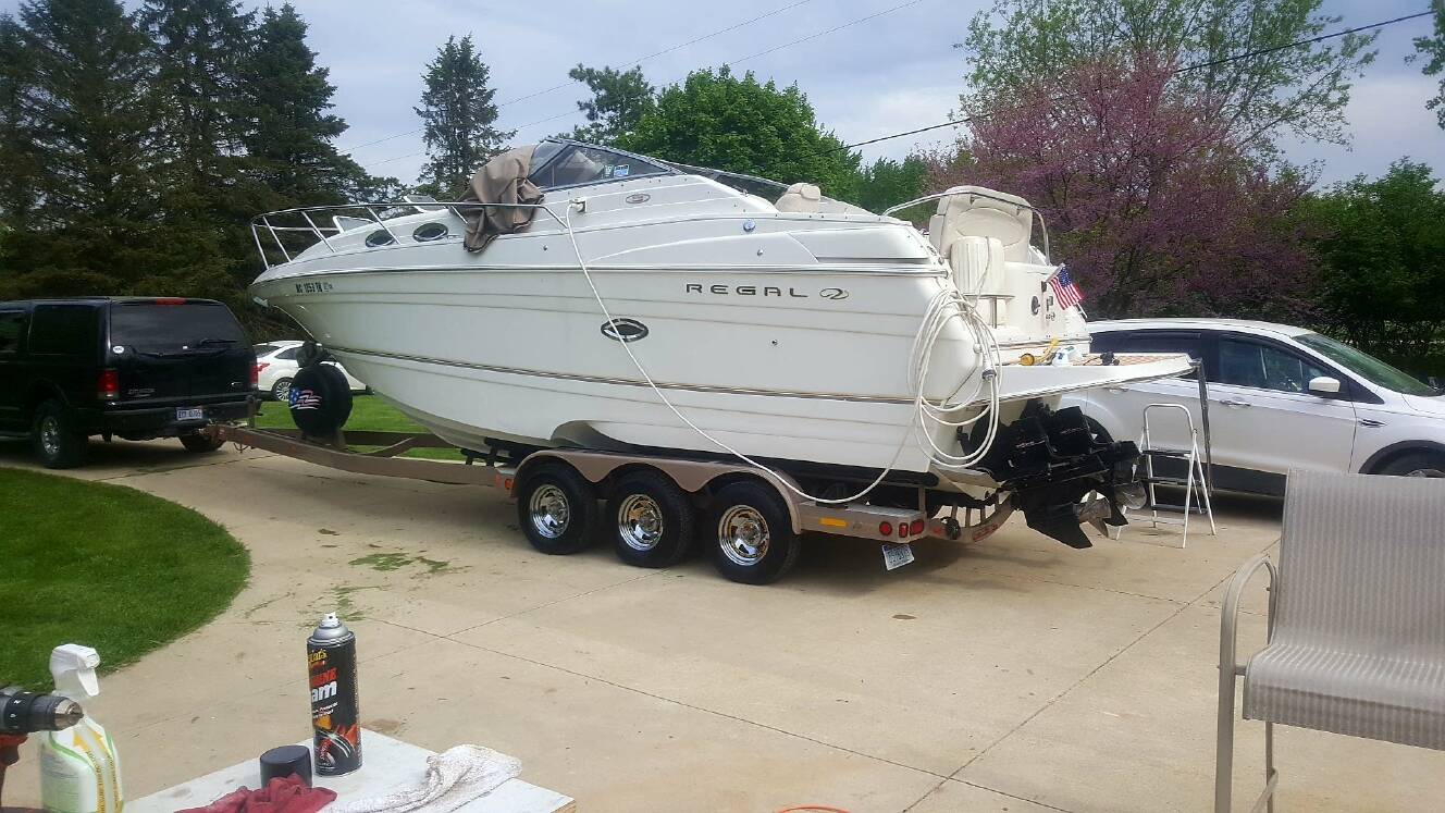 A photo of this 2002 Regal 2765 Commodore