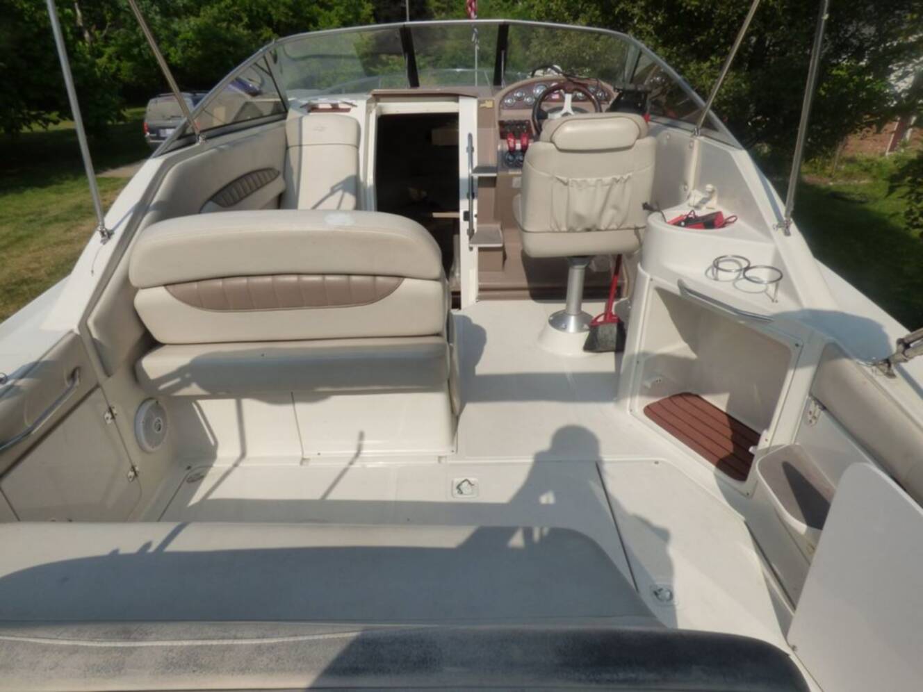 A photo of this 2002 Regal 2765 Commodore