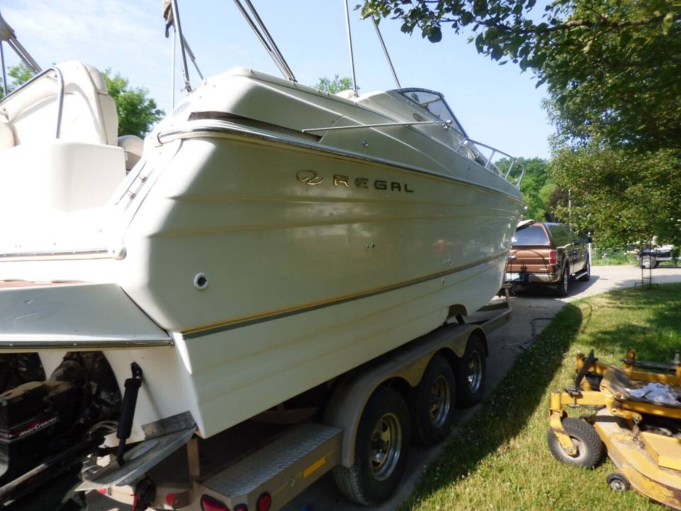 A photo of this 2002 Regal 2765 Commodore