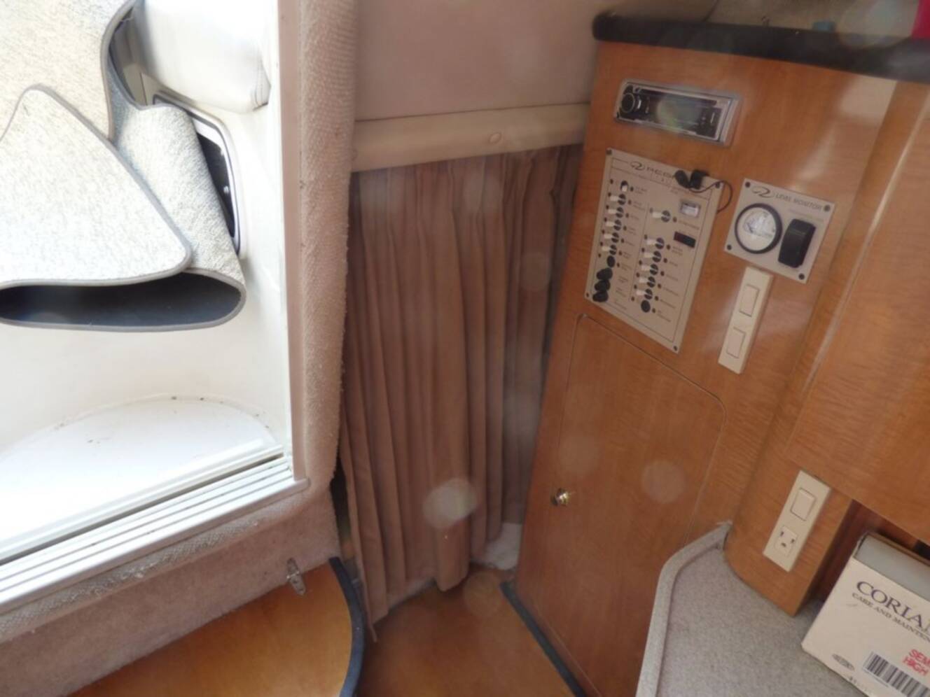 A photo of this 2002 Regal 2765 Commodore