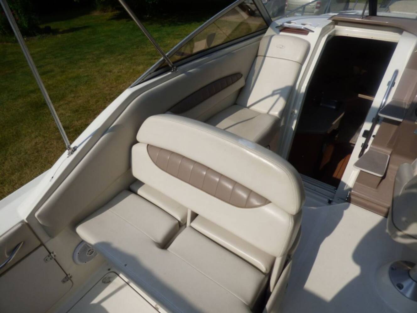 A photo of this 2002 Regal 2765 Commodore