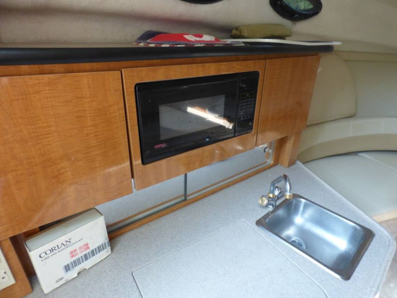 A photo of this 2002 Regal 2765 Commodore