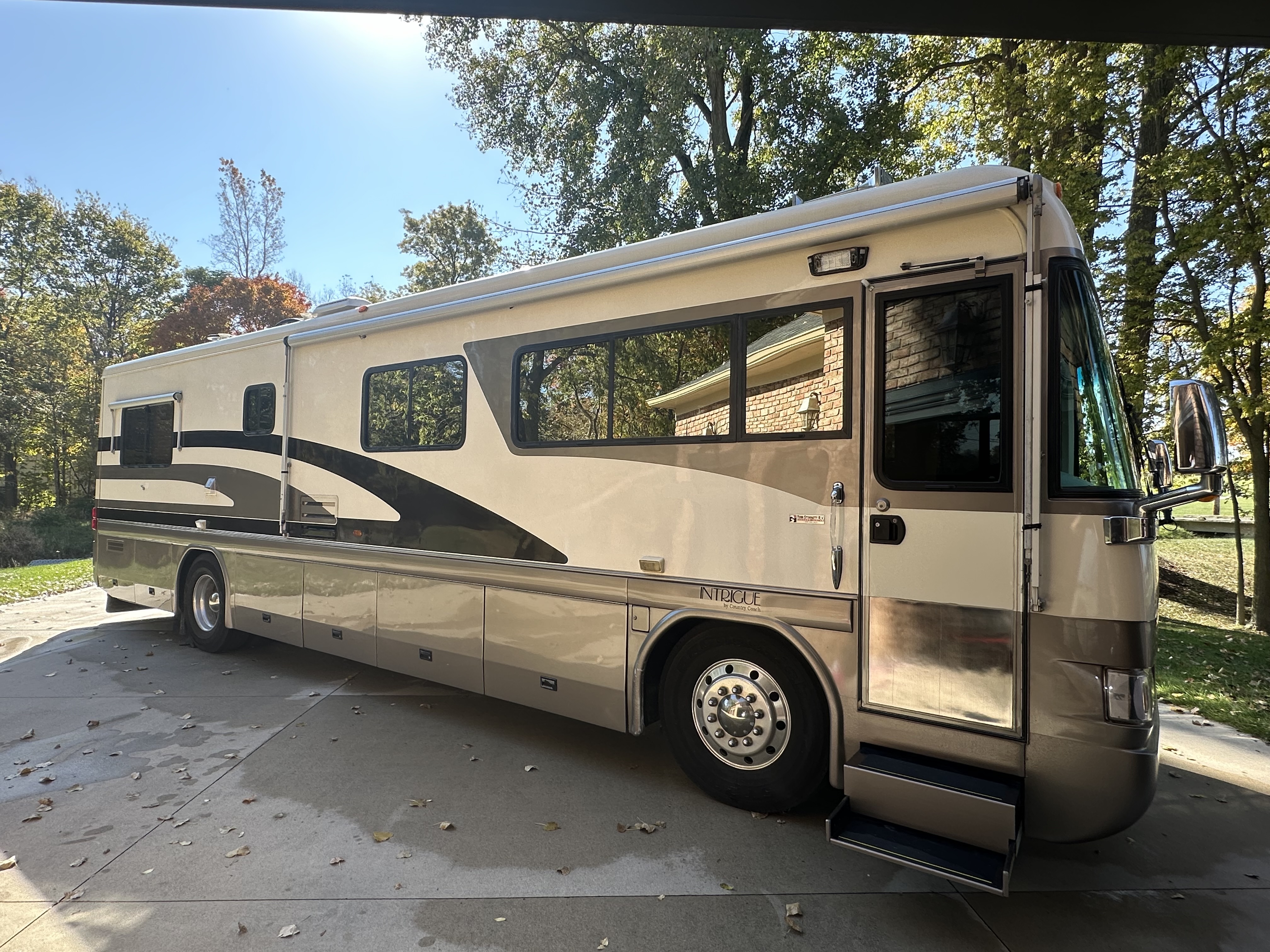 2001 Country Coach INTRIGUE 36' RV