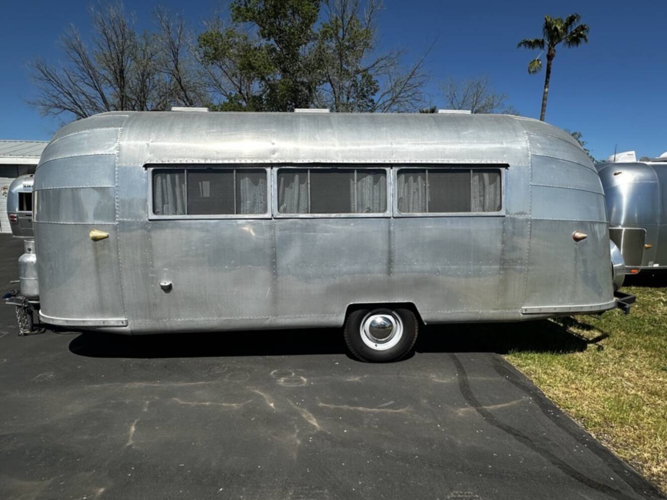 A photo of this 1954 Airstream SAFARI 22