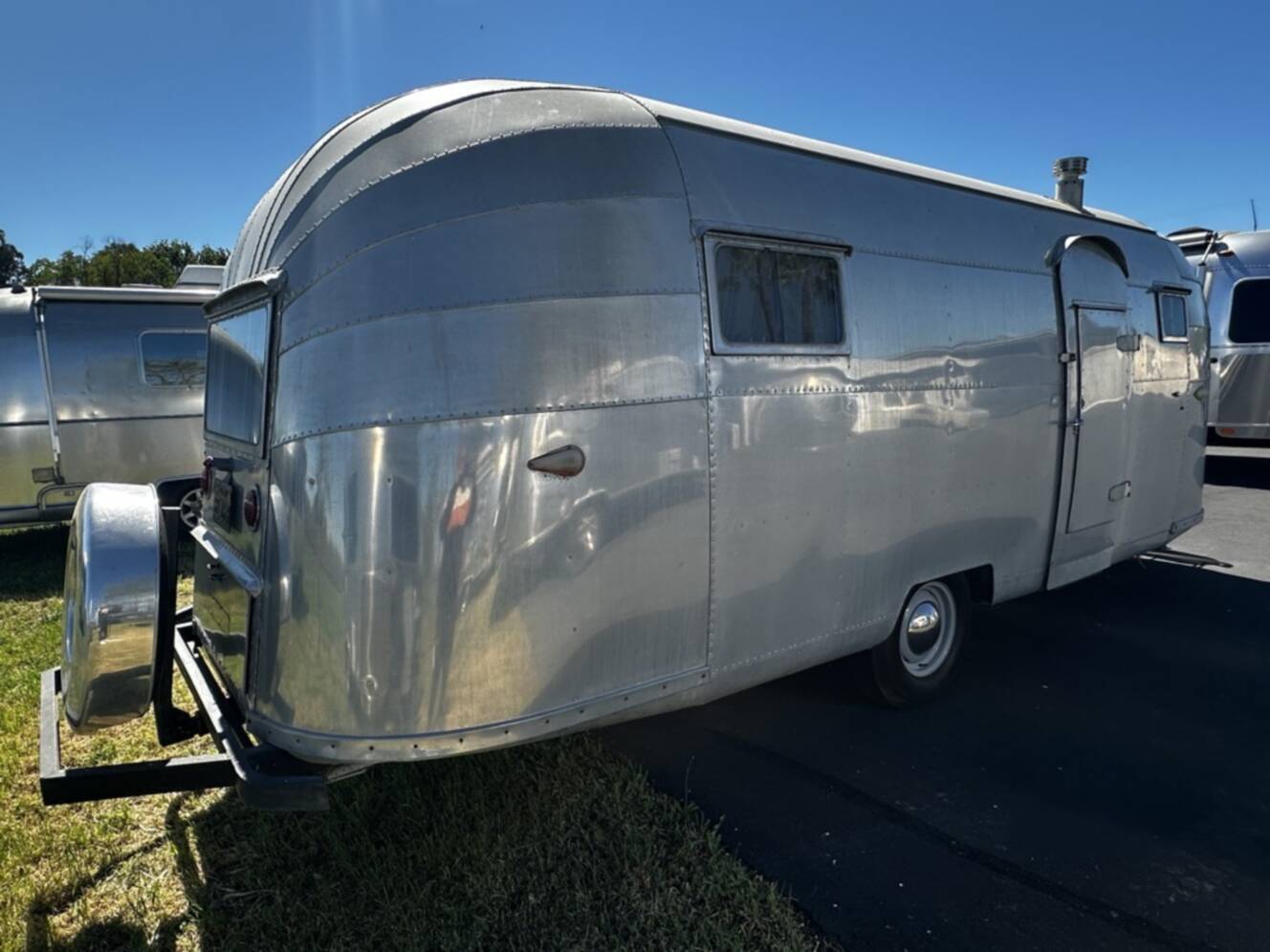 A photo of this 1954 Airstream SAFARI 22