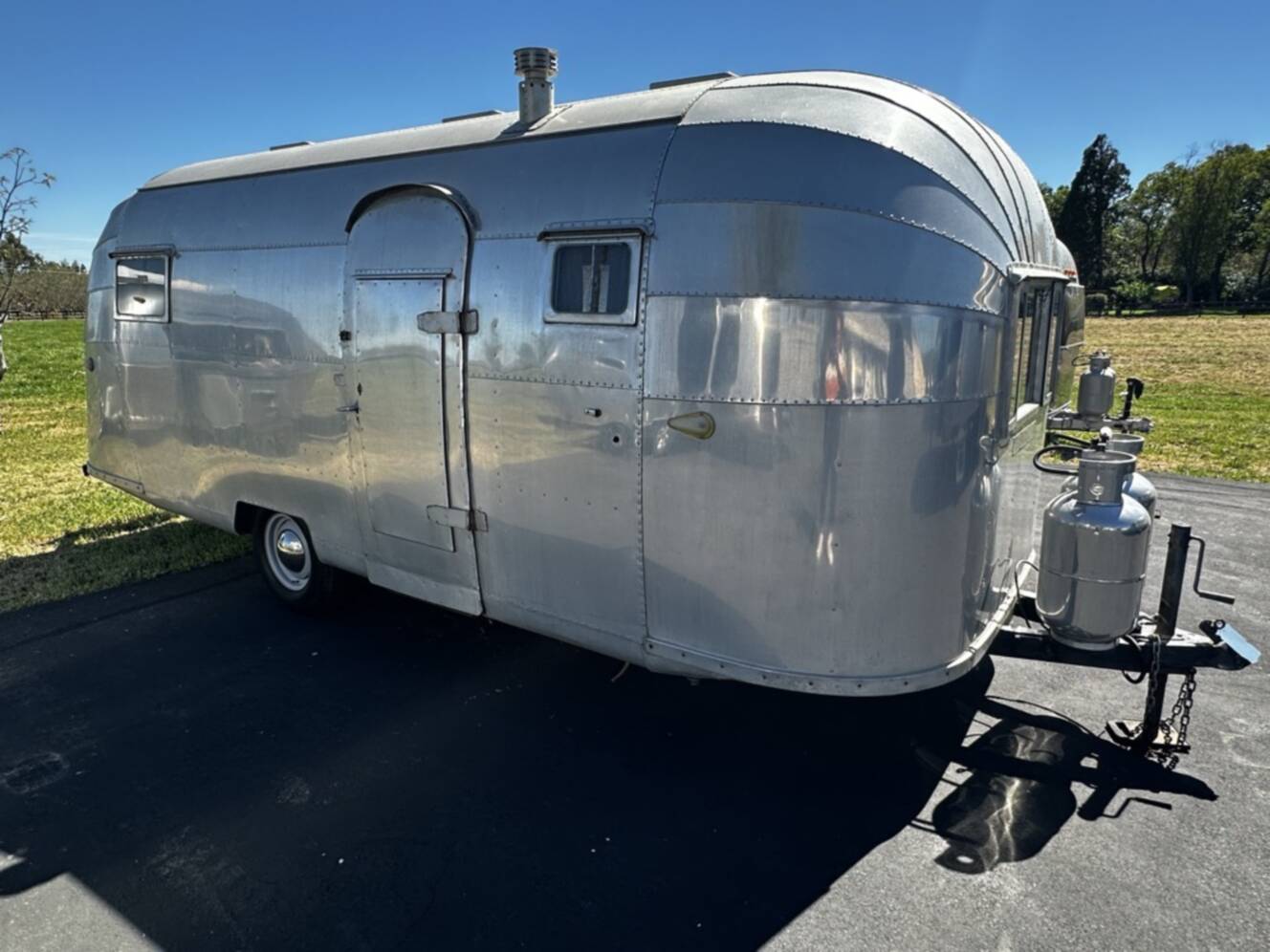 A photo of this 1954 Airstream SAFARI 22