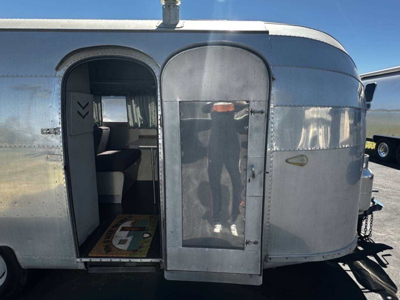 A photo of this 1954 Airstream SAFARI 22