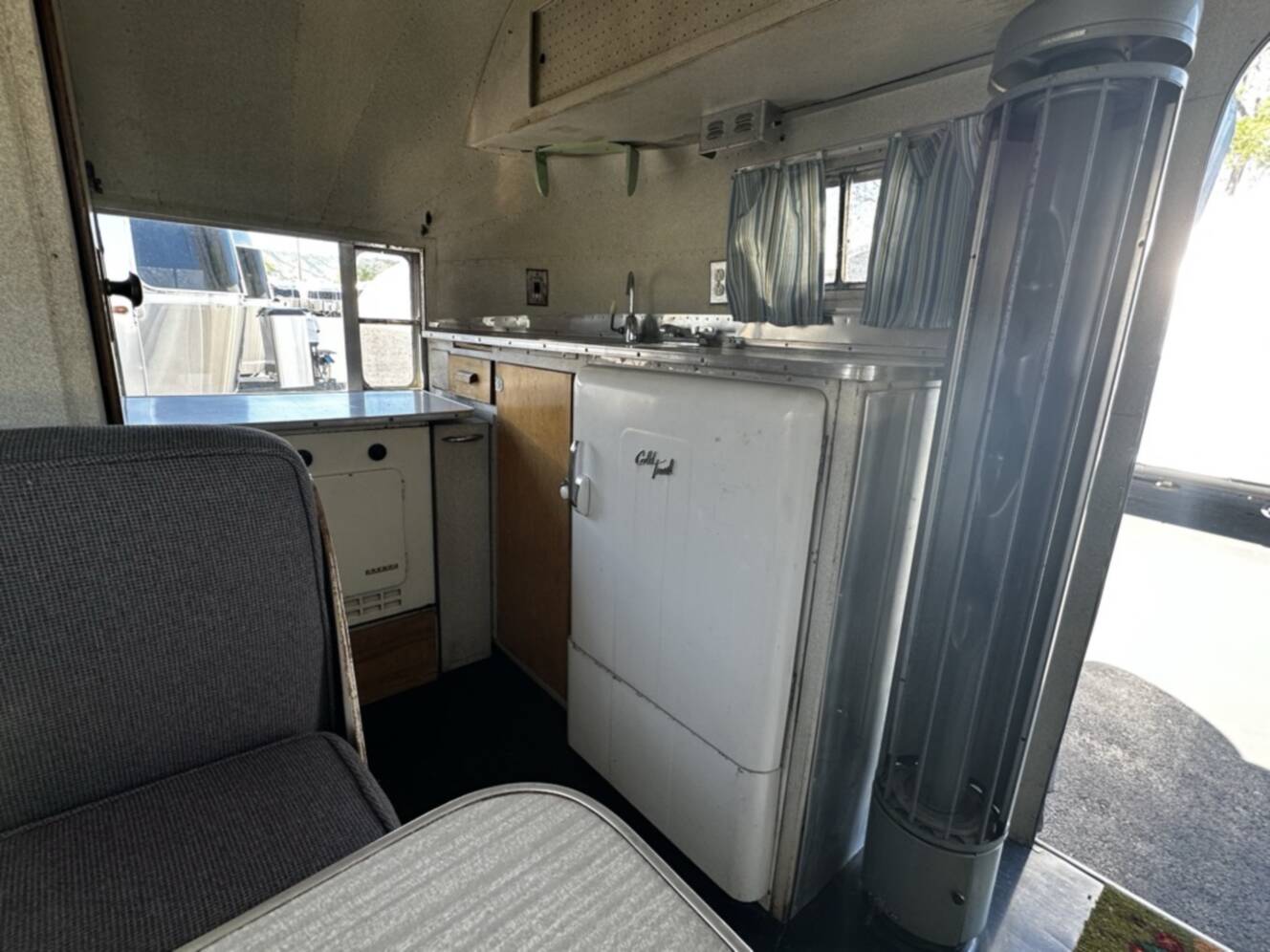 A photo of this 1954 Airstream SAFARI 22