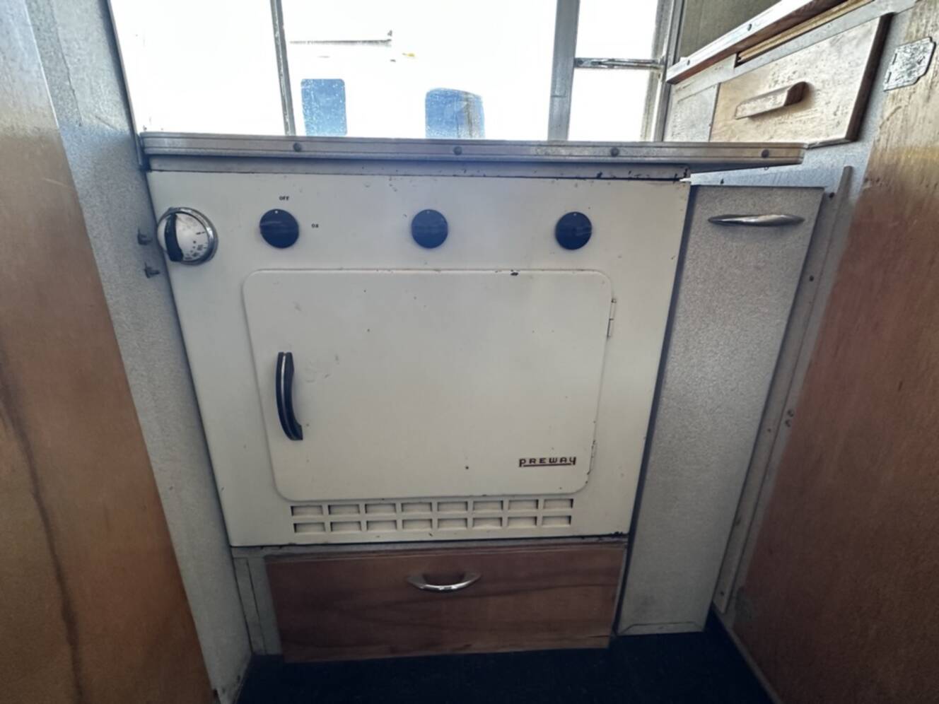 A photo of this 1954 Airstream SAFARI 22