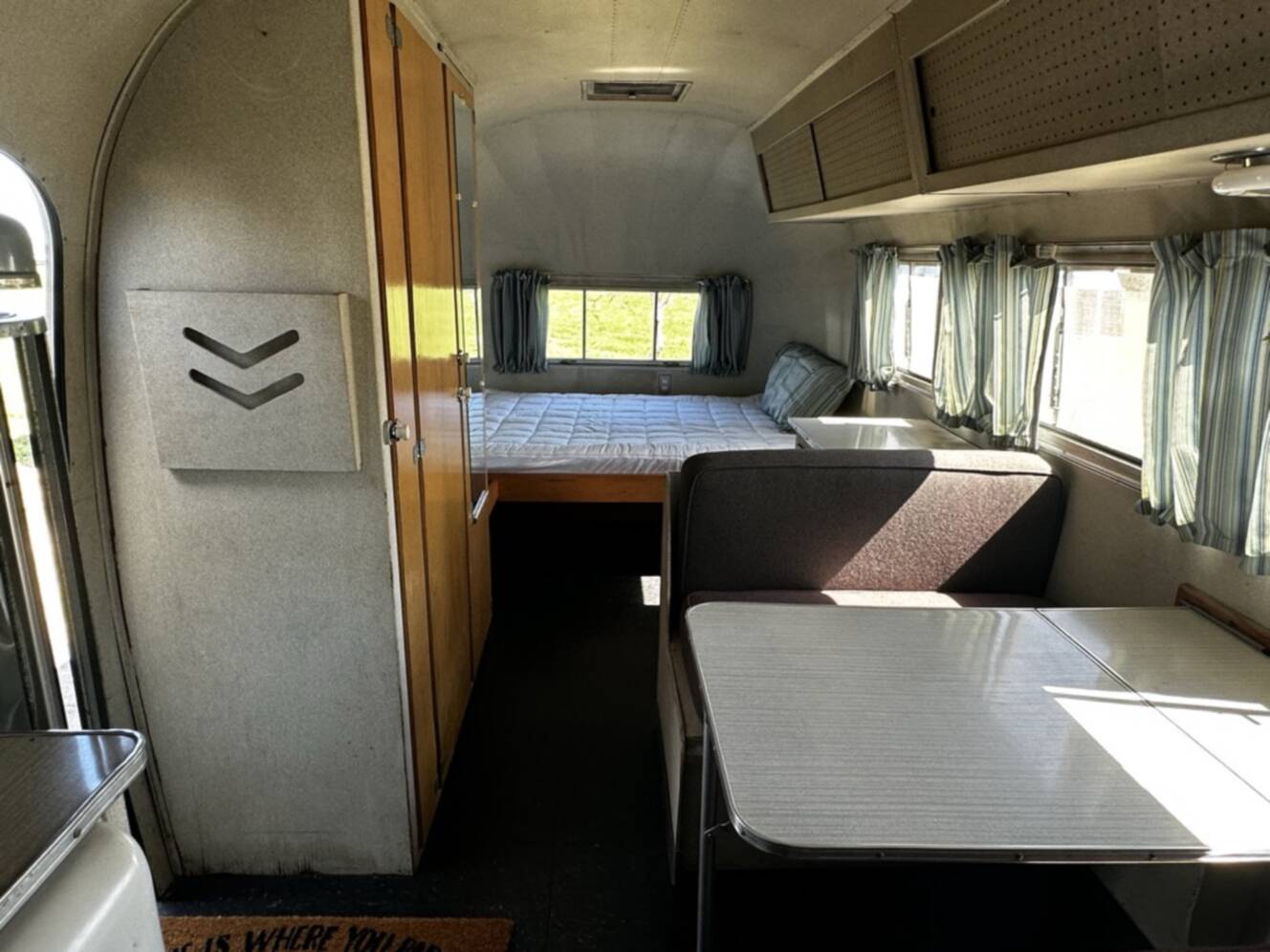 A photo of this 1954 Airstream SAFARI 22