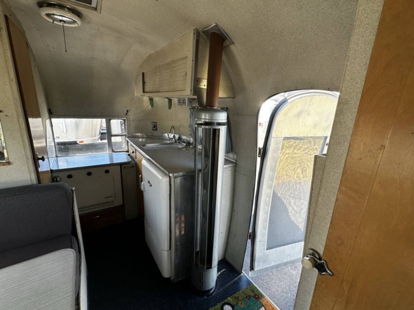 A photo of this 1954 Airstream SAFARI 22