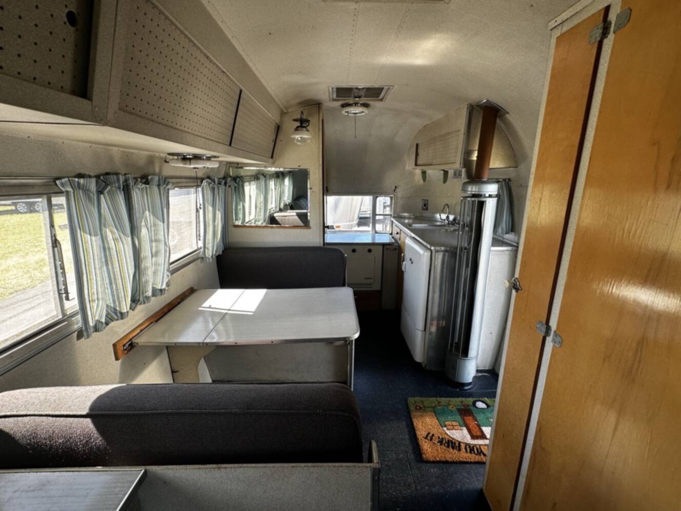 A photo of this 1954 Airstream SAFARI 22