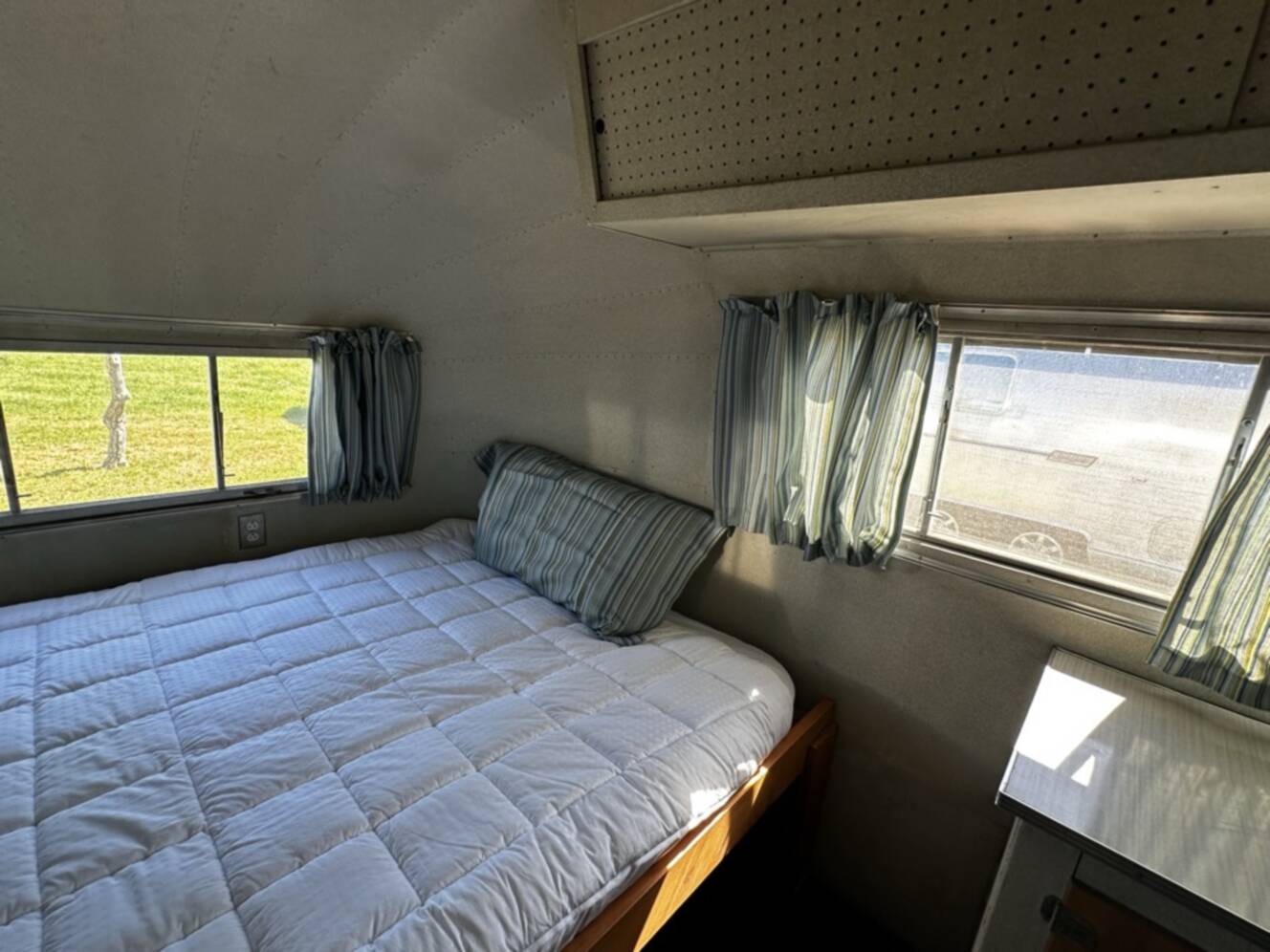 A photo of this 1954 Airstream SAFARI 22