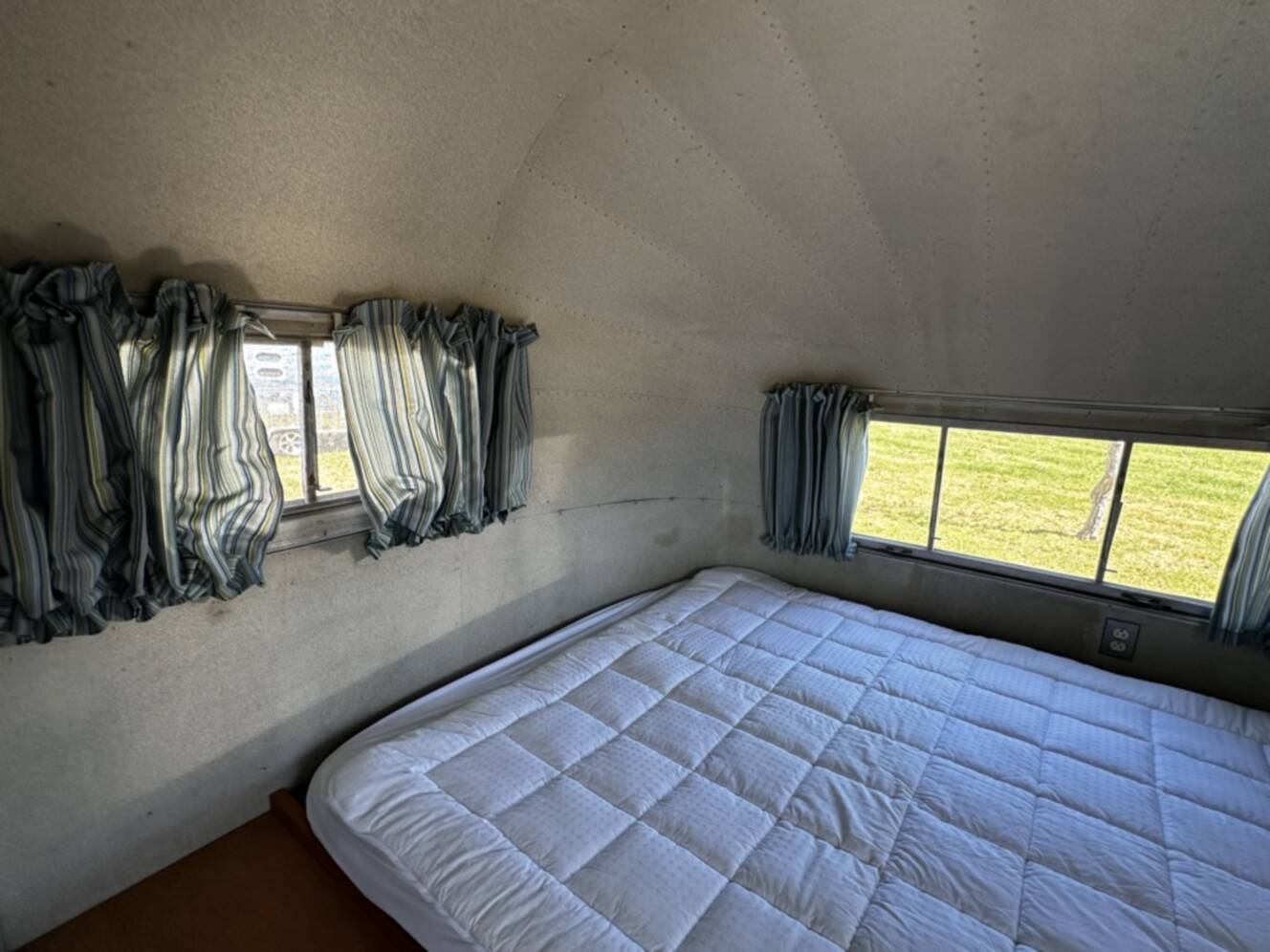 A photo of this 1954 Airstream SAFARI 22