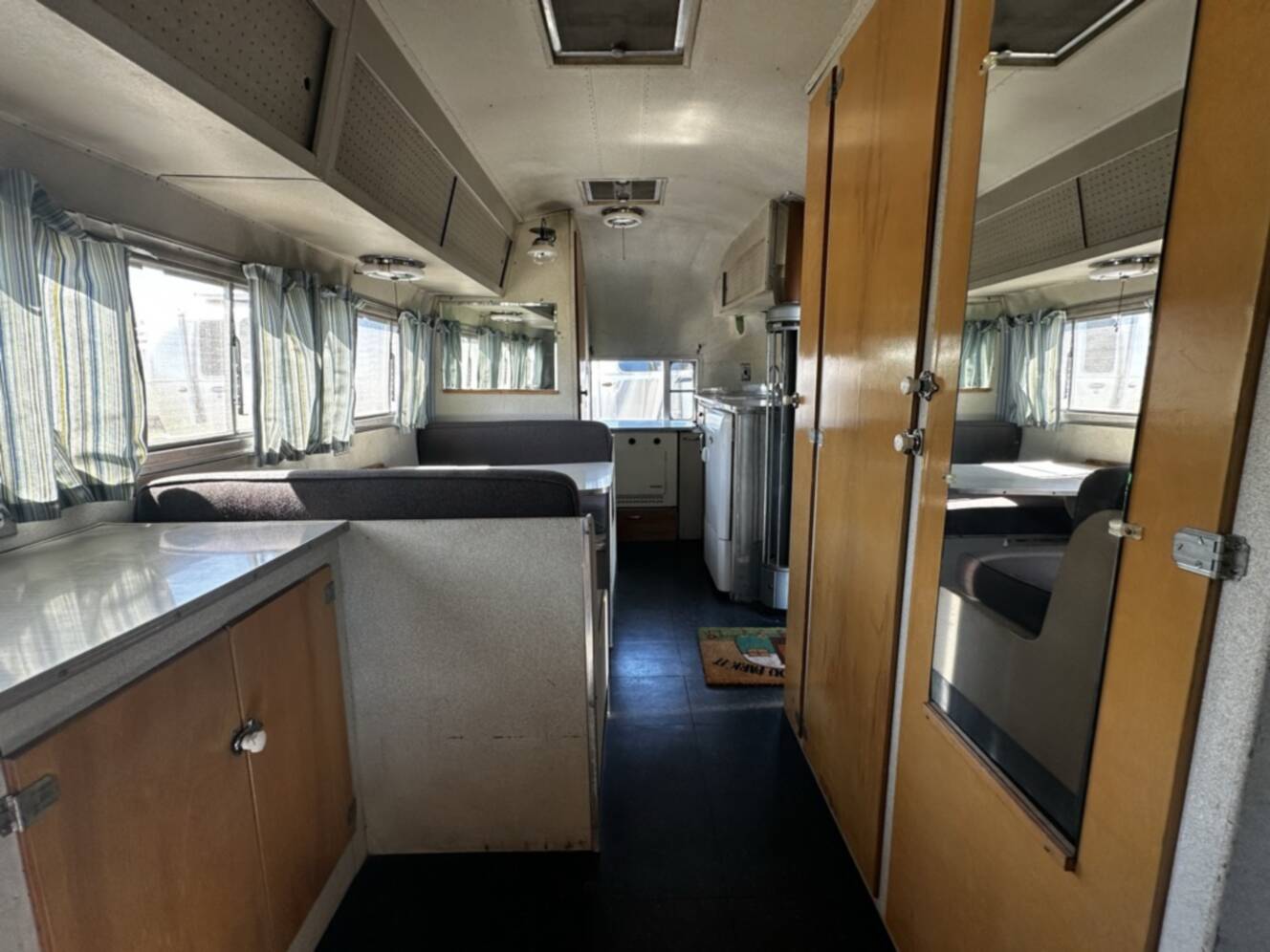 A photo of this 1954 Airstream SAFARI 22