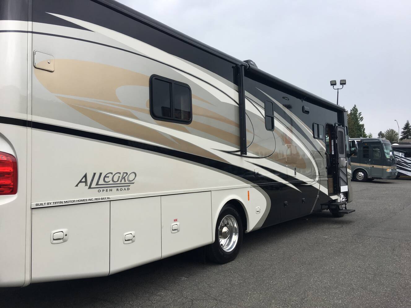 A photo of this 2015 Tiffin Motorhomes ALLEGRO OPEN ROAD 36LA