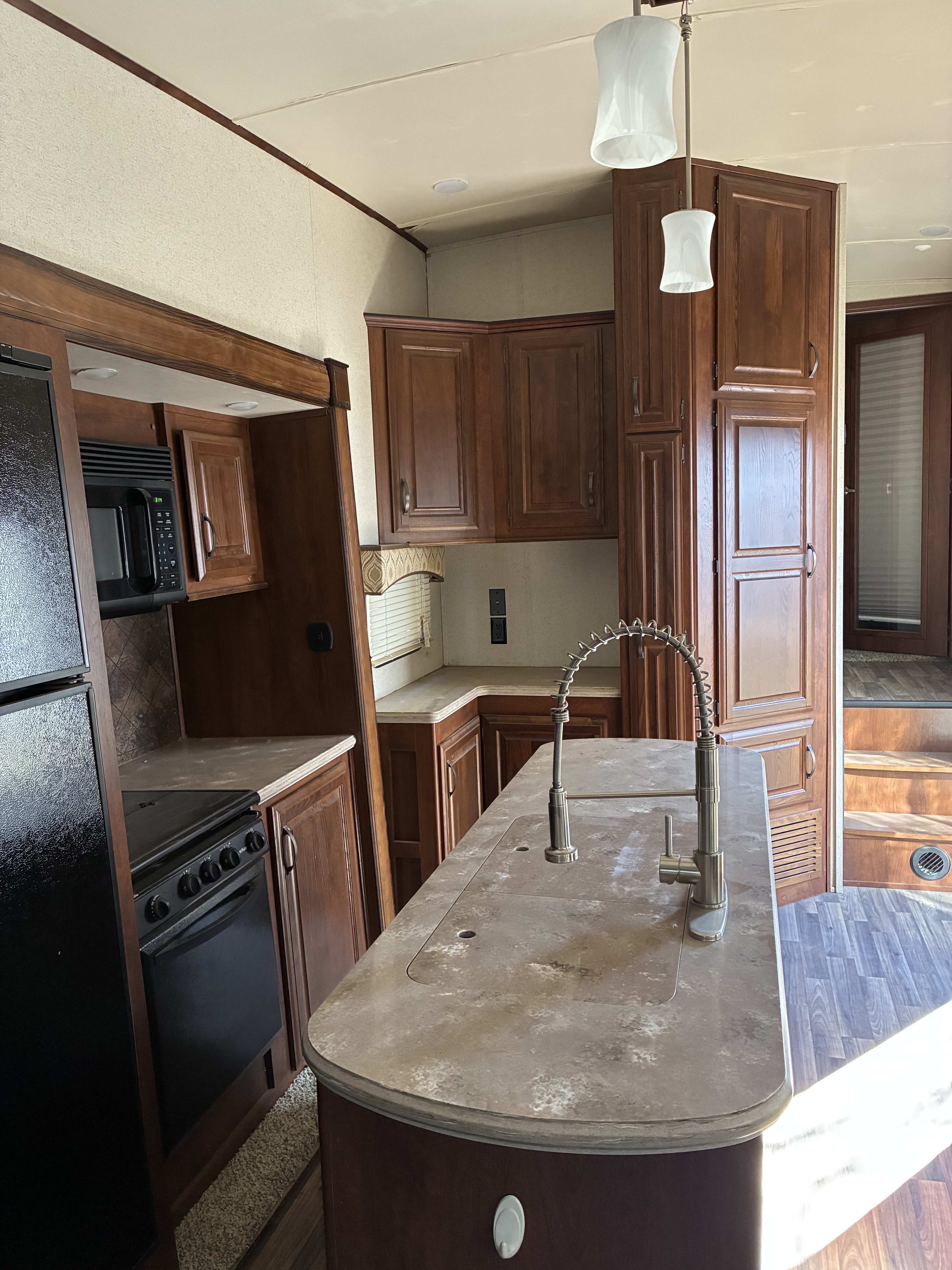 2016 Forest River SABRE 330CKTS in lancaster CA
