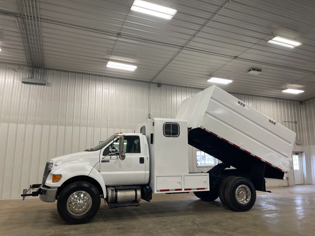 2013 FORD F750 in Battle Creek, MI